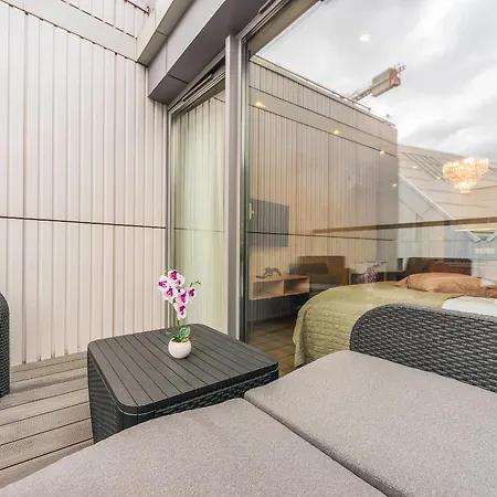 Apartment Flatbook - Center Granaria With Parking Gdansk